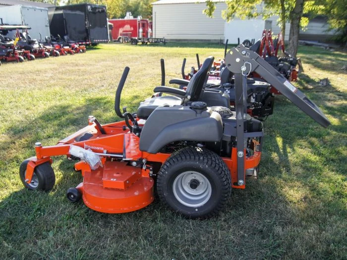 Husqvarna MZ61 Zero Turn Mower 61" 24HP KAW W/ROPS (Scratch & Dent) 6 Husqvarna MZ61 Zero Turn Mower 61" 24HP KAW W/ROPS (Scratch & Dent) - Image 4