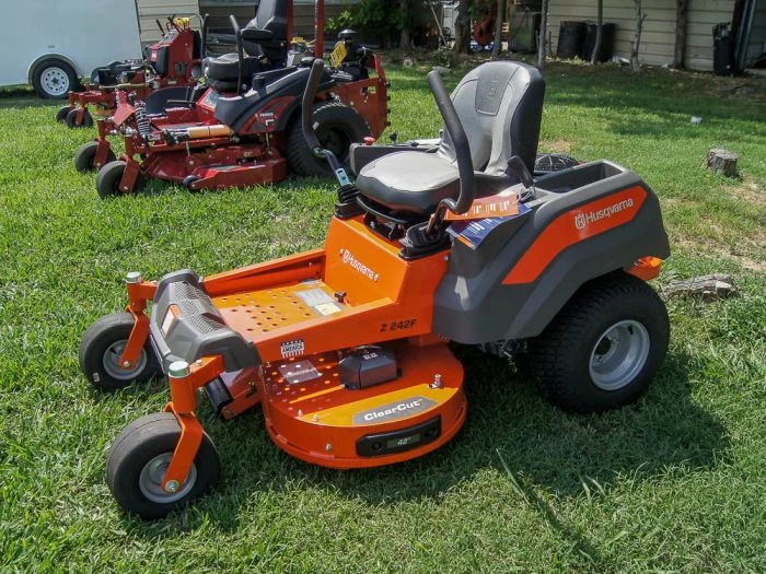 Husqvarna Z242F Kawasaki Zero Turn Lawn Mower 18HP Kawasaki 5 Husqvarna Z242F Kawasaki Zero Turn Lawn Mower 18HP Kawasaki - Image 3
