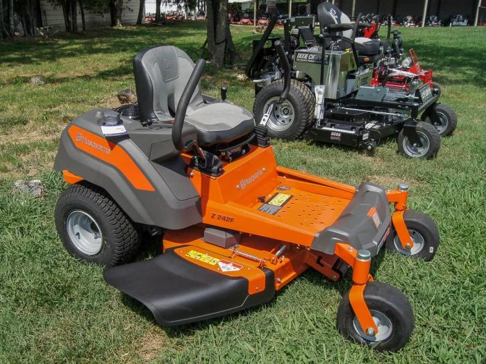 Husqvarna Z242F Kawasaki Zero Turn Lawn Mower 18HP Kawasaki 8 Husqvarna Z242F Kawasaki Zero Turn Lawn Mower 18HP Kawasaki - Image 6